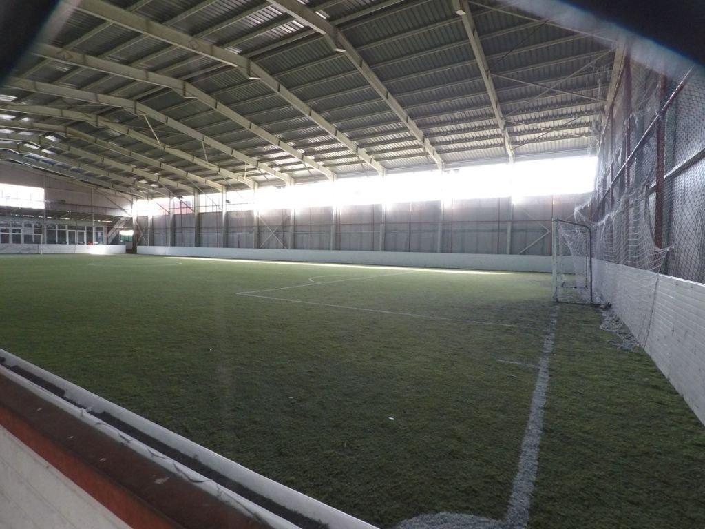 Teren sportiv me qira ne Bernice