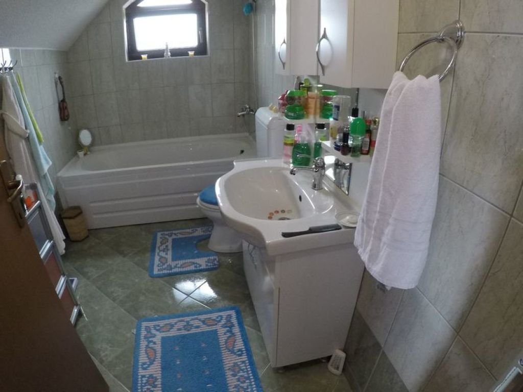 Shtepi 180 m2 ne shitje ne Bernice