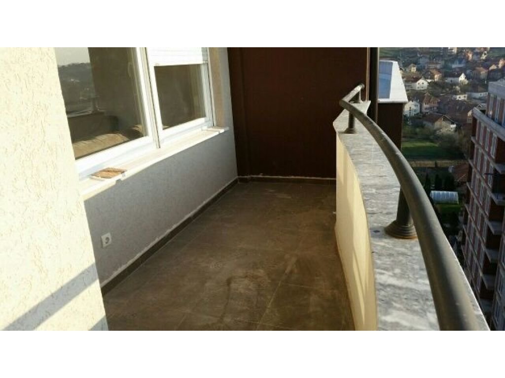 Banesë në shitje 96 m2 me dy dhoma gjumi në lagjen Mati 1