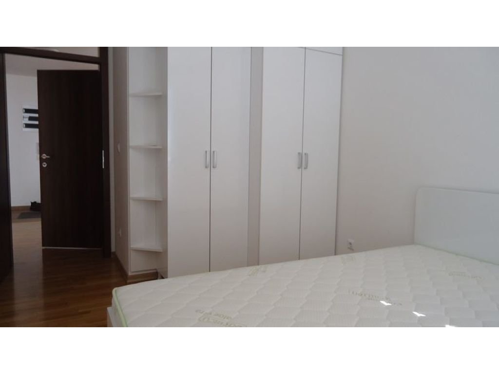 Penthouse me qira me 3 dhoma gjumi ne lagjen Arberia