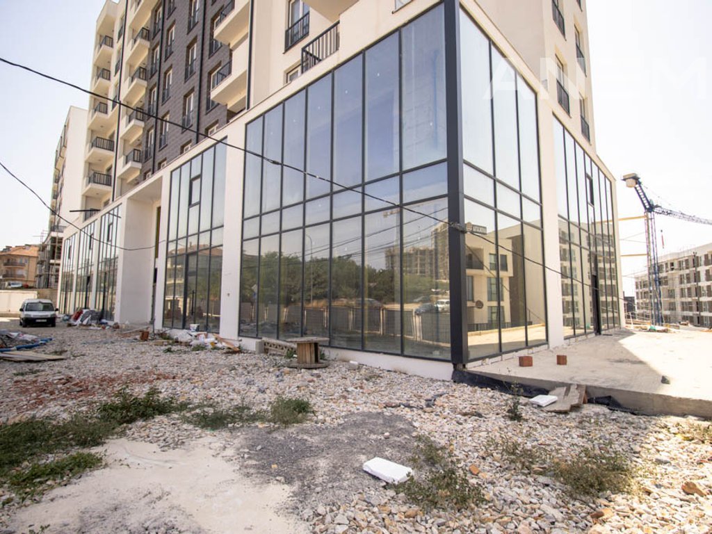 Lokal me qira 280m² në Veternik