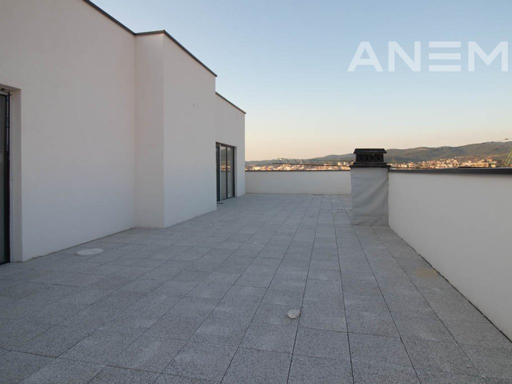 Penthouse në shitje 190m² + 80m² tarracë në lagjen Prishtina e Re