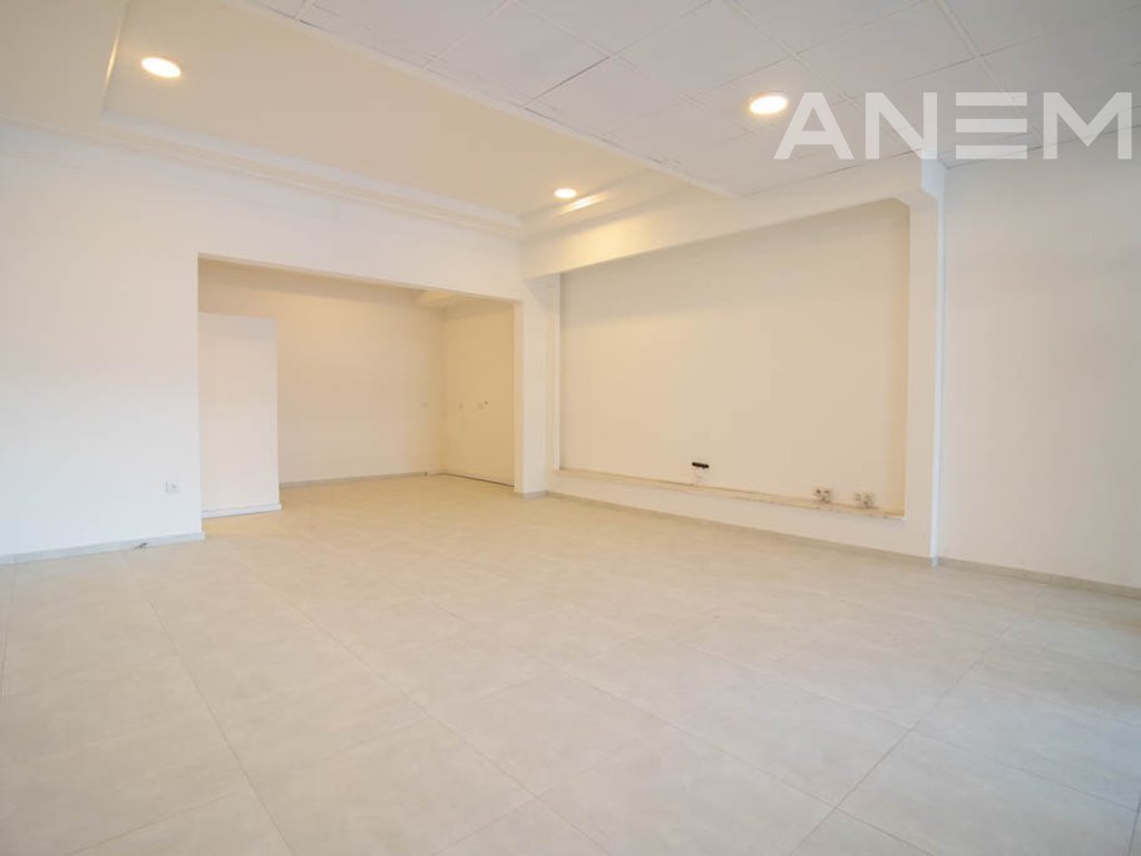 Lokal me qira 48m² në Qendër