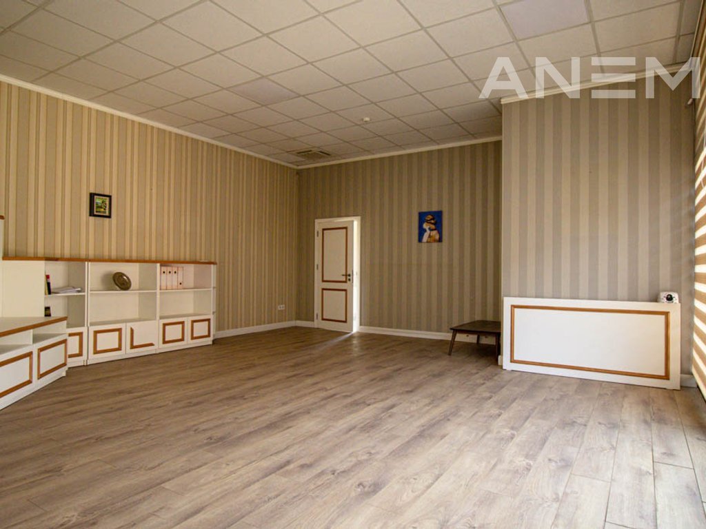 Lokal me qira me 2 hapësira pune në Aktash