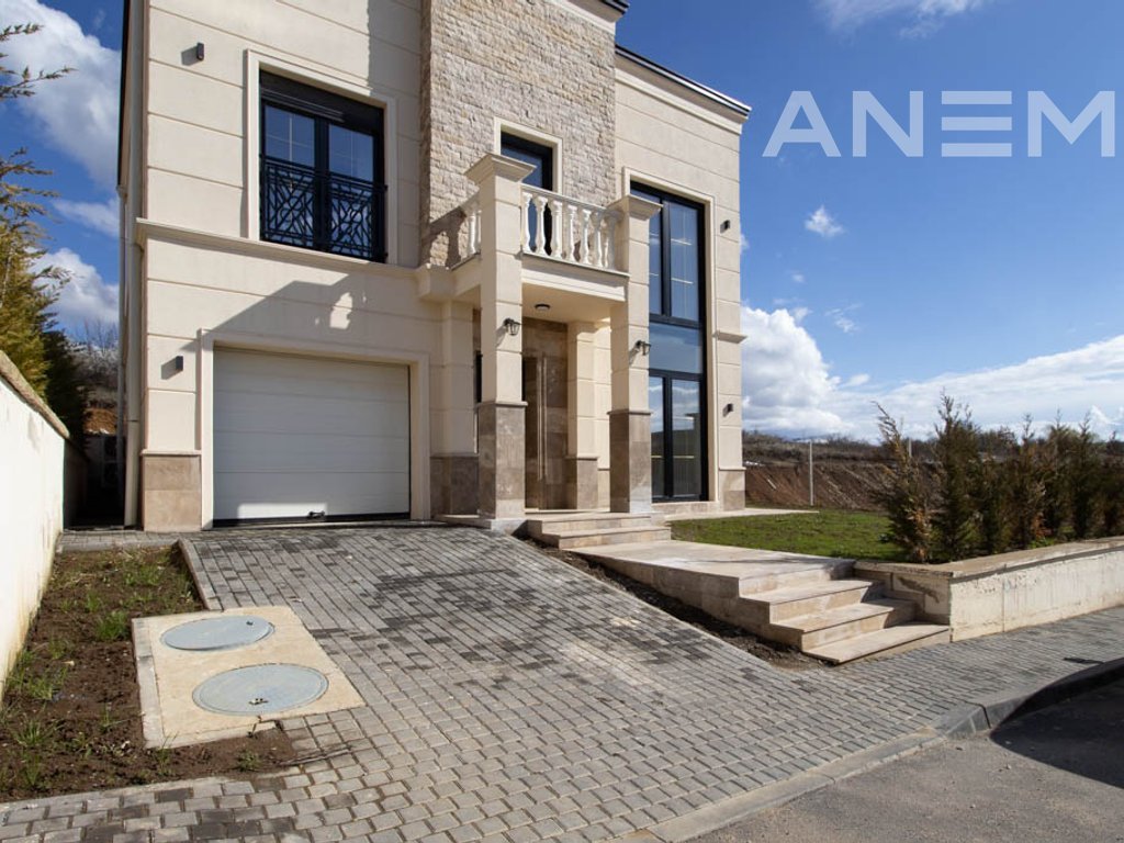 Shtëpi në shitje 326m² në lagjen Royal Green Residence