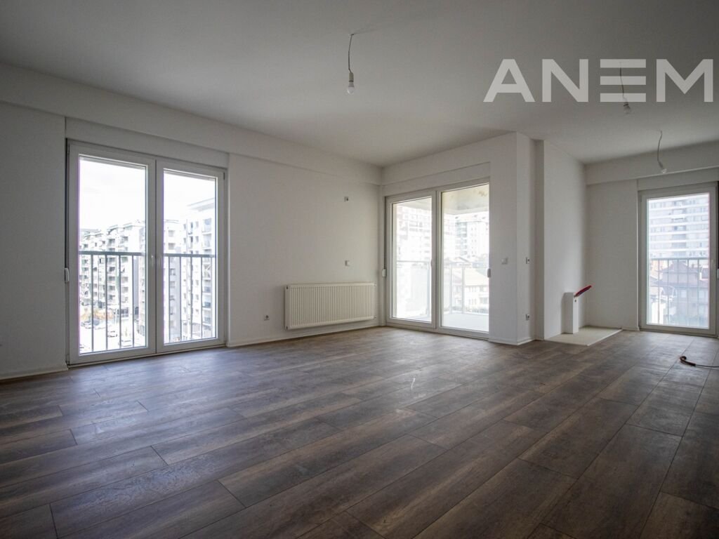 Zyre me qira me 3 hapësira pune në Rrugën B
